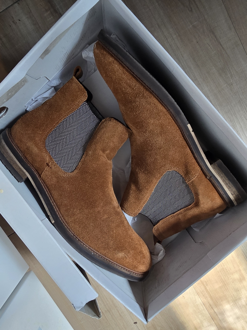 Steve Madden Tan Suede Chukka Chelsea Boots